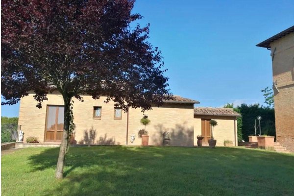 casa indipendente in vendita a Siena