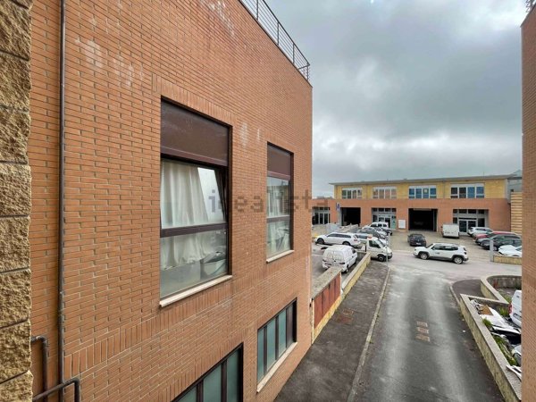 locale commerciale in vendita a Siena in zona Taverne d'Arbia