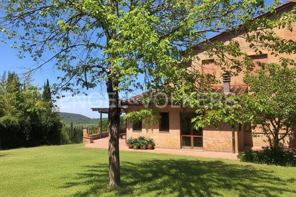 casa indipendente in vendita a Siena in zona Montalbuccio