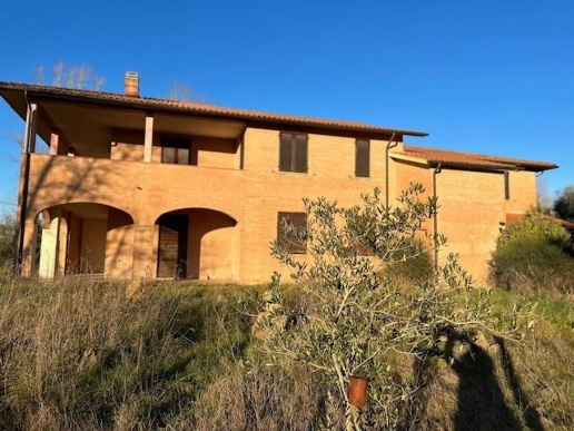 casa indipendente in vendita a Siena