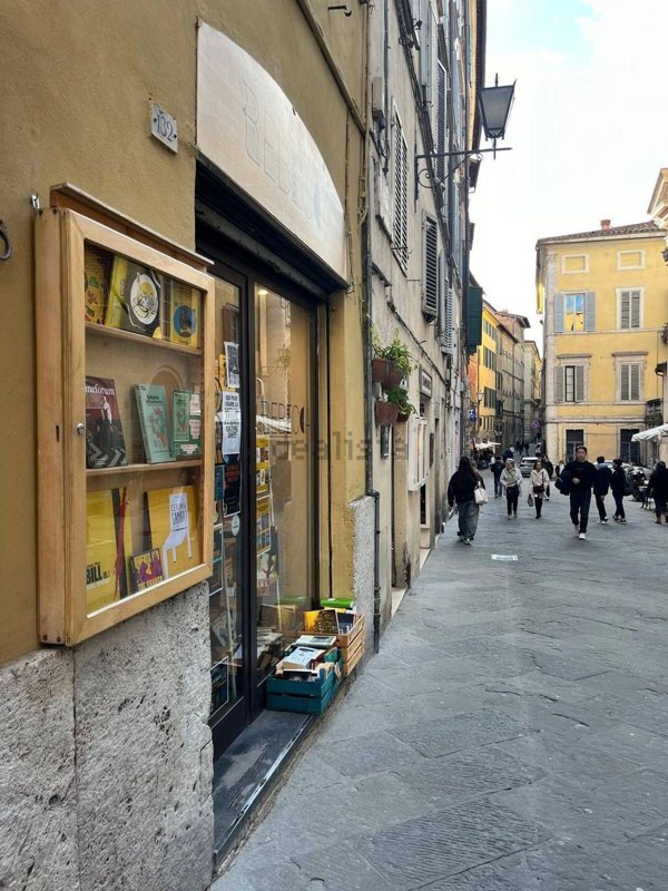 locale commerciale in vendita a Siena in zona Centro Città
