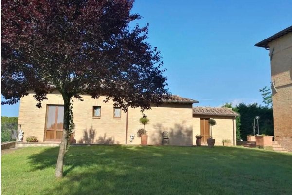 casa indipendente in vendita a Siena