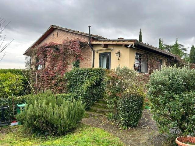 casa indipendente in vendita a Siena in zona Pieve a Bozzone