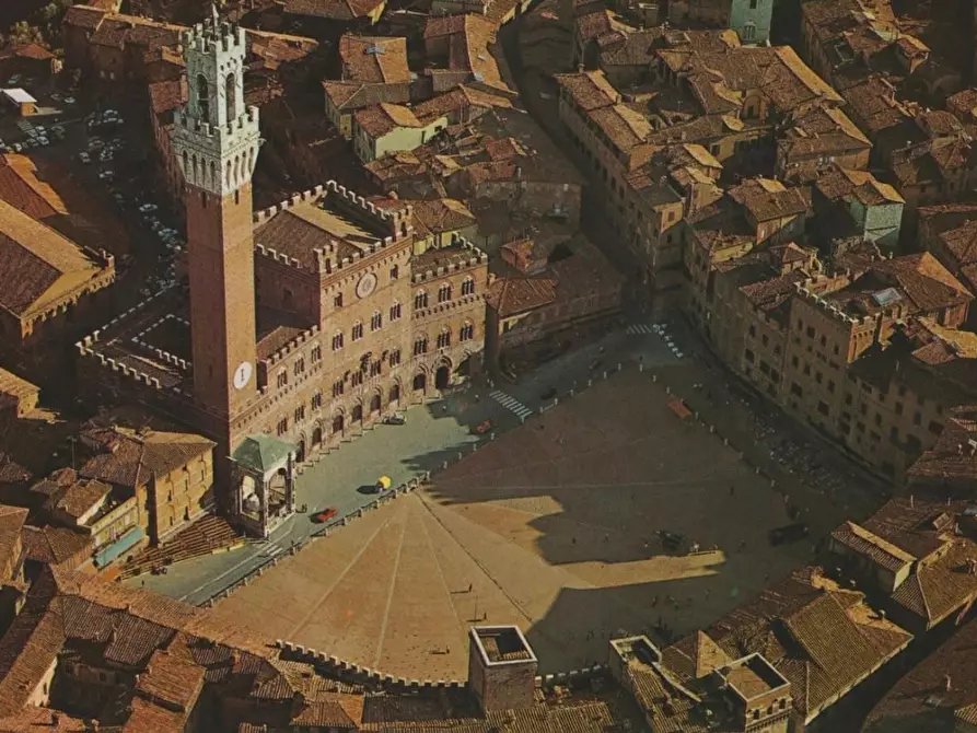 negozio in vendita a Siena in zona Centro Città