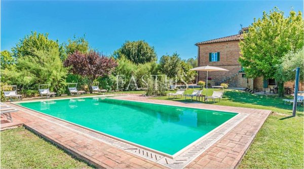 casale in vendita a Siena in zona Centro Città