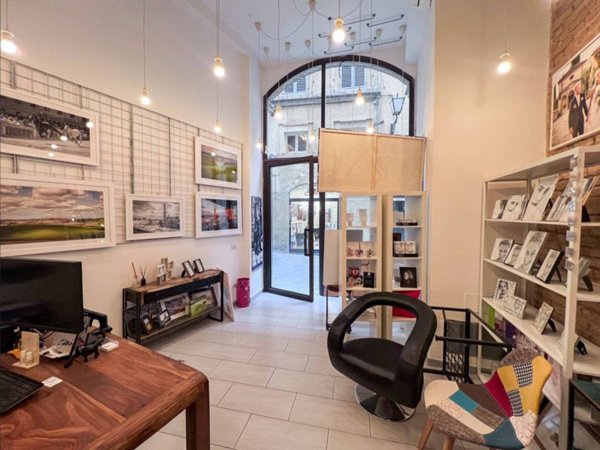 negozio in vendita a Siena in zona Centro Città