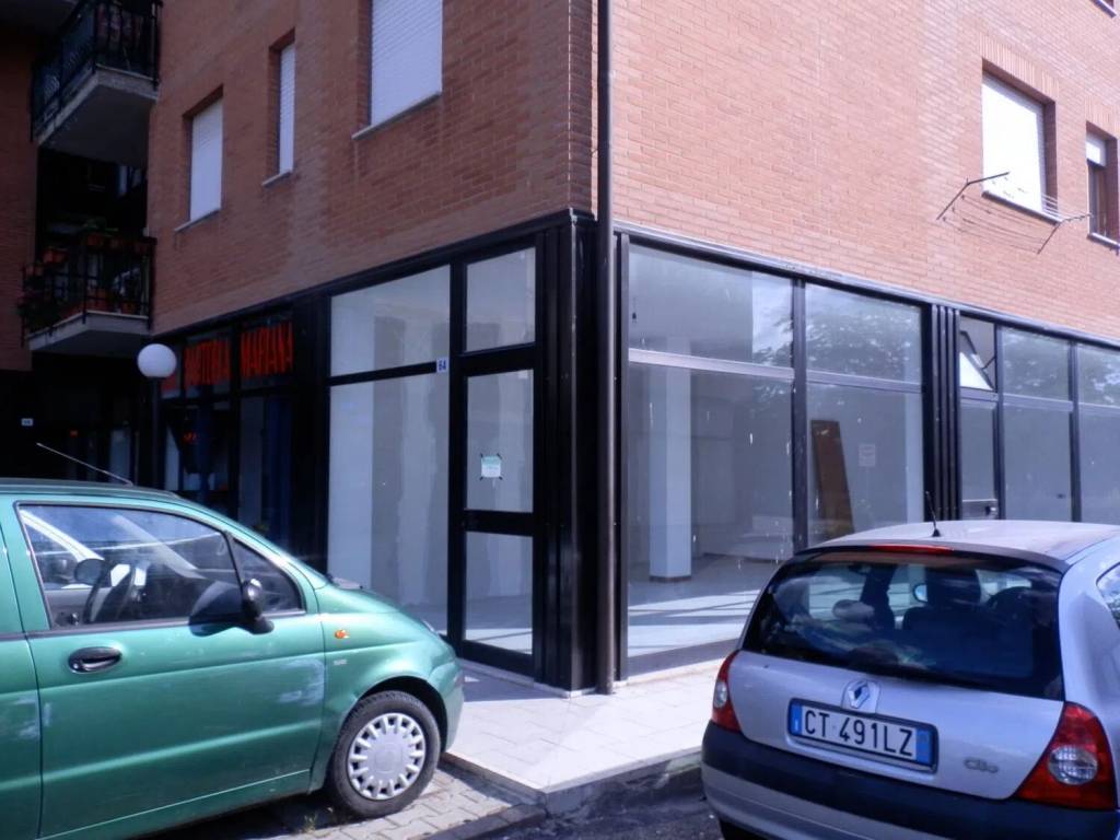 negozio in vendita a Siena in zona Isola d'Arbia