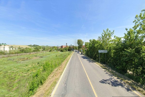 negozio in vendita a Siena in zona Isola d'Arbia