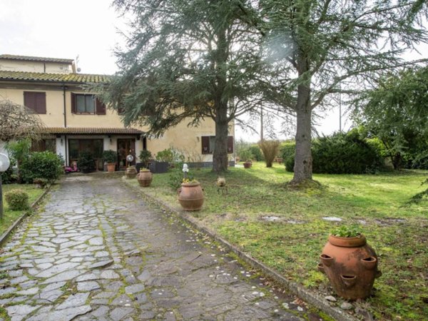 casa indipendente in vendita a Siena in zona Santa Regina