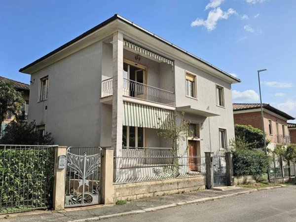 casa indipendente in vendita a Siena