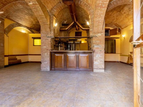 negozio in vendita a Siena in zona Centro Città