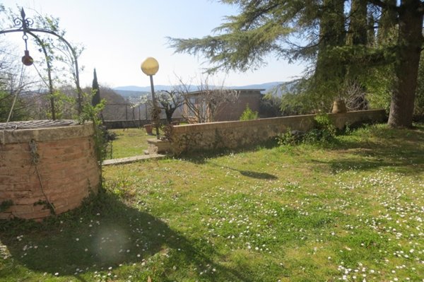 casa indipendente in vendita a Siena in zona Montalbuccio