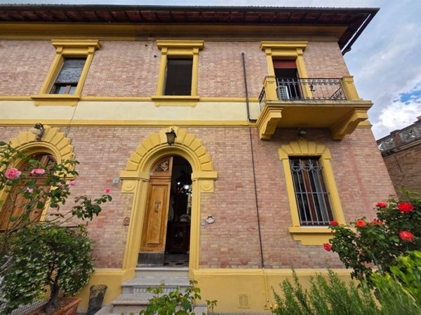 casa indipendente in vendita a Siena