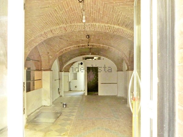 locale commerciale in vendita a Siena in zona Centro Città