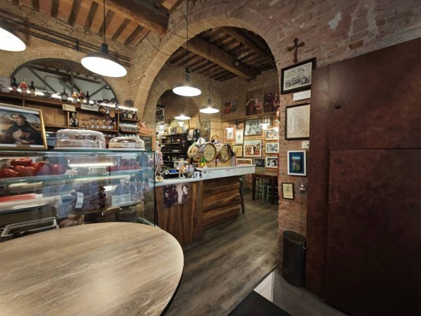 negozio in vendita a Siena in zona Centro Città
