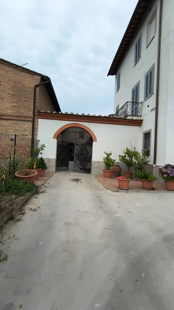 casa indipendente in vendita a Siena in zona Isola d'Arbia