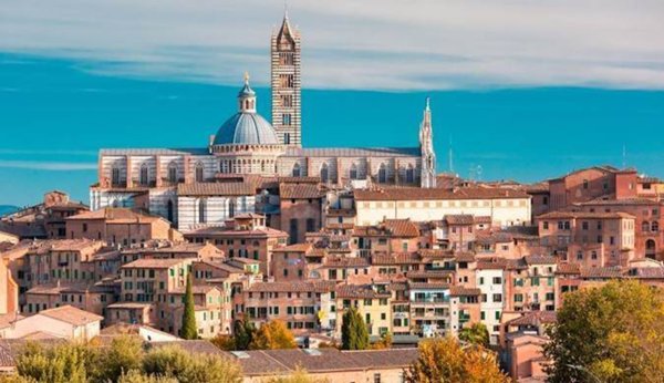 locale commerciale in vendita a Siena in zona Centro Città