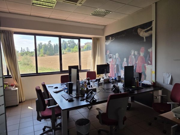 ufficio in vendita a Siena in zona Isola d'Arbia