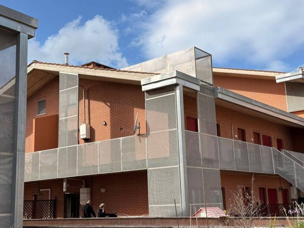 casa indipendente in vendita a Siena in zona Isola d'Arbia