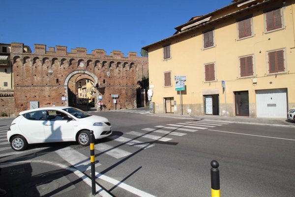 locale commerciale in vendita a Siena in zona Centro Città