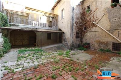 casa indipendente in vendita a Siena in zona Centro Città