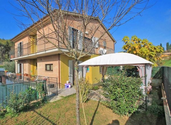 casa indipendente in vendita a Sinalunga