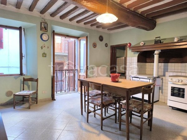 casa indipendente in vendita a Sinalunga in zona Farnetella