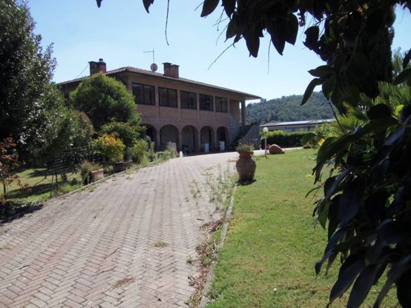casa indipendente in vendita a Sinalunga