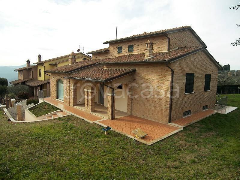casa indipendente in vendita a Sinalunga