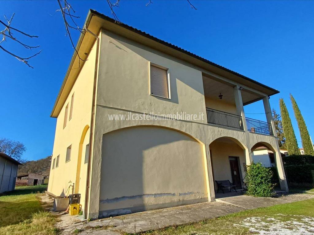 casa indipendente in vendita a Sinalunga