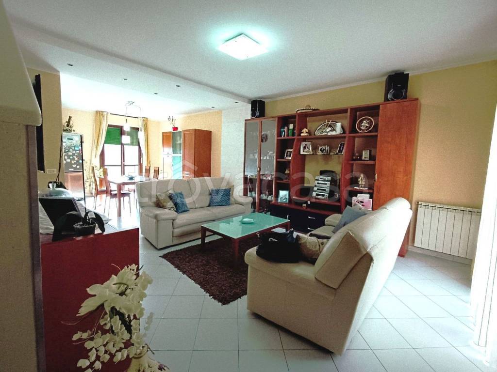 casa indipendente in vendita a Sinalunga