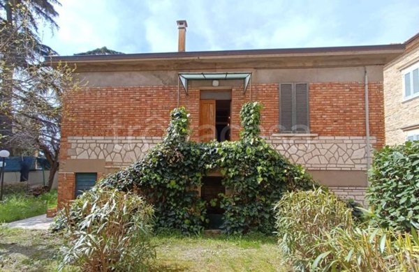 casa indipendente in vendita a Sinalunga