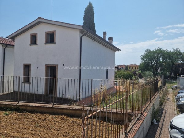 casa indipendente in vendita a Sinalunga