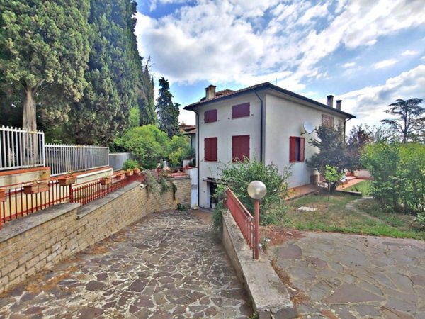 casa indipendente in vendita a Sinalunga