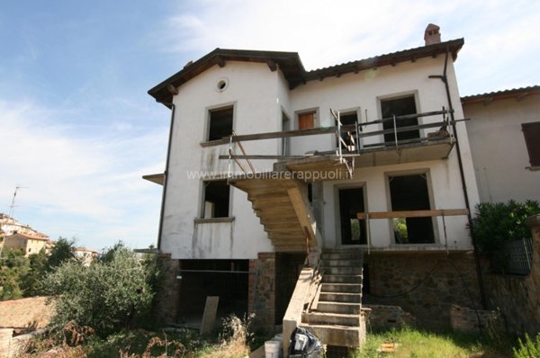 casa indipendente in vendita a Sinalunga