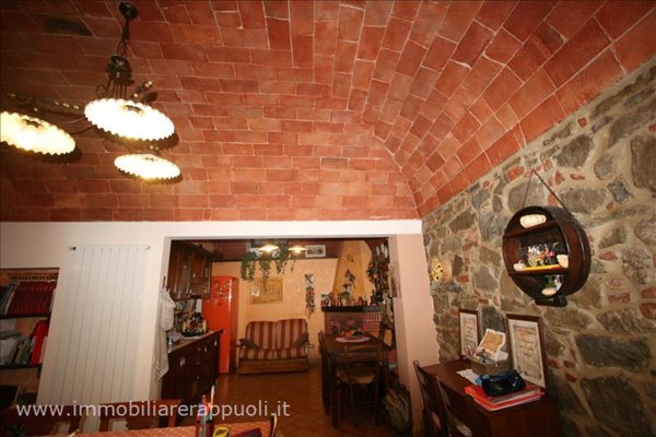 casa indipendente in vendita a Sinalunga in zona Bettolle