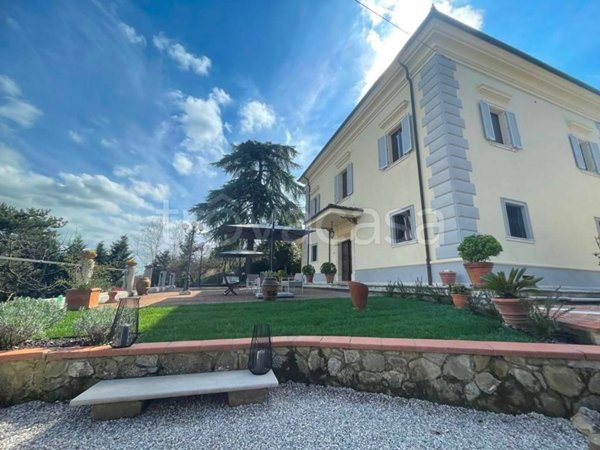 casa indipendente in vendita a Sinalunga