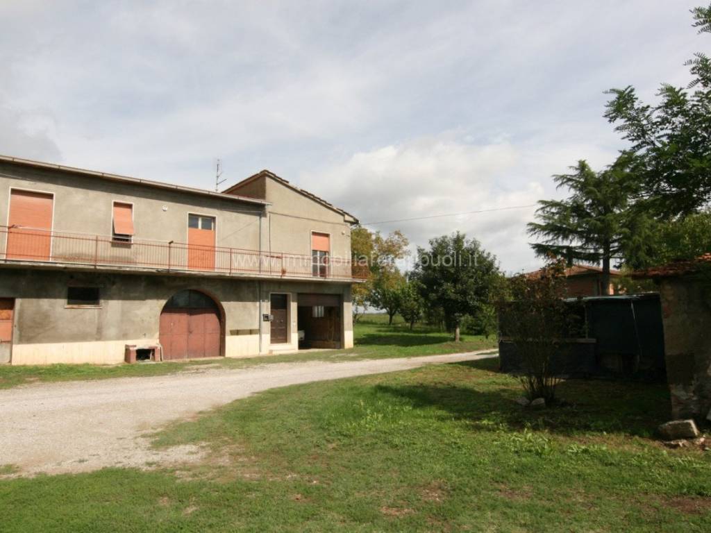 casa indipendente in vendita a Sinalunga