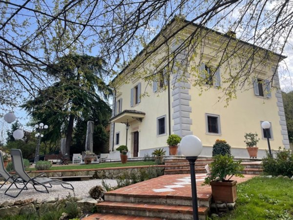 casa indipendente in vendita a Sinalunga