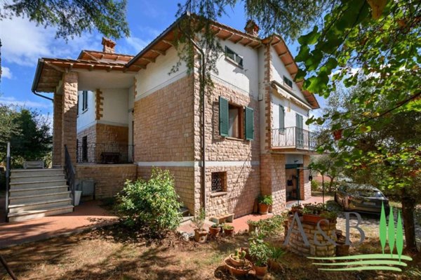casa indipendente in vendita a Sinalunga