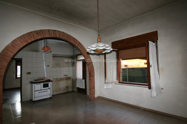 casa indipendente in vendita a Sinalunga in zona Bettolle