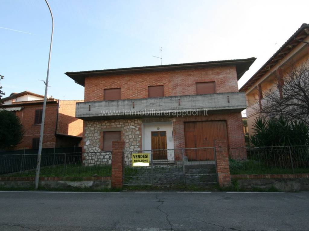 casa indipendente in vendita a Sinalunga in zona Bettolle