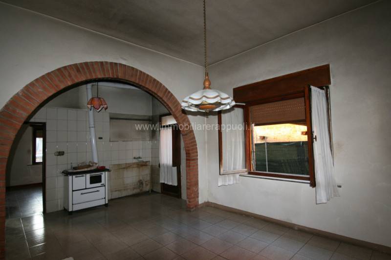 casa indipendente in vendita a Sinalunga in zona Bettolle