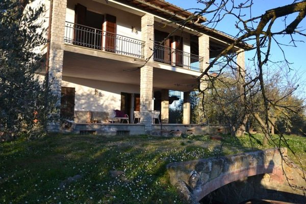 casa indipendente in vendita a Sinalunga