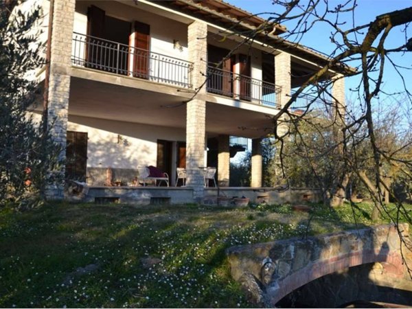 casa indipendente in vendita a Sinalunga