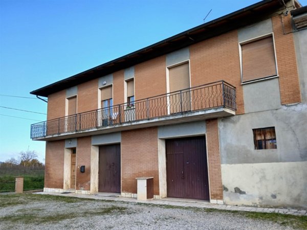 casa indipendente in vendita a Sinalunga