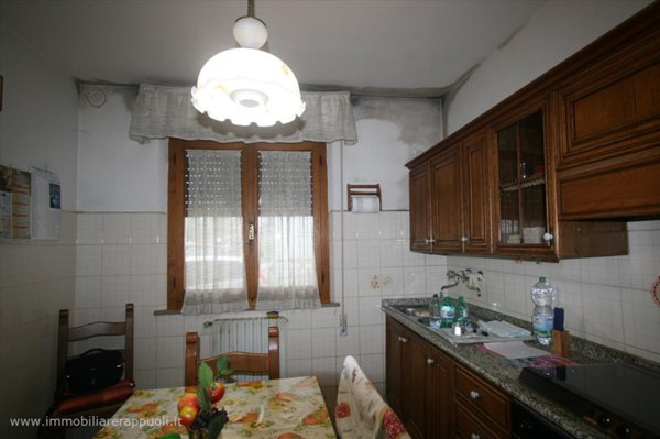 casa indipendente in vendita a Sinalunga in zona Bettolle
