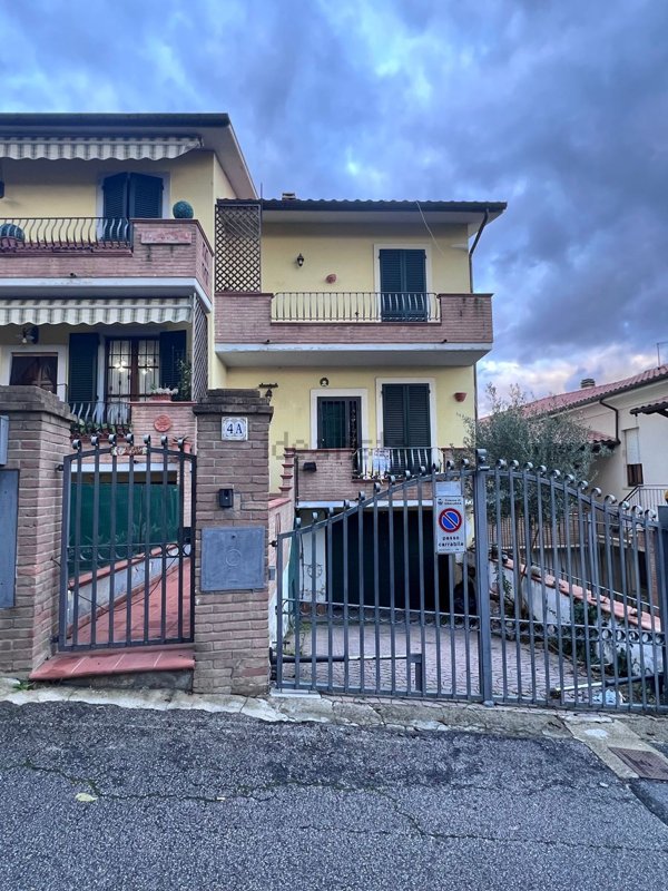 casa indipendente in vendita a Sinalunga
