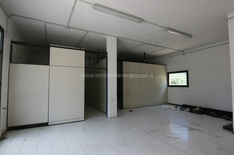 locale di sgombero in vendita a Sinalunga