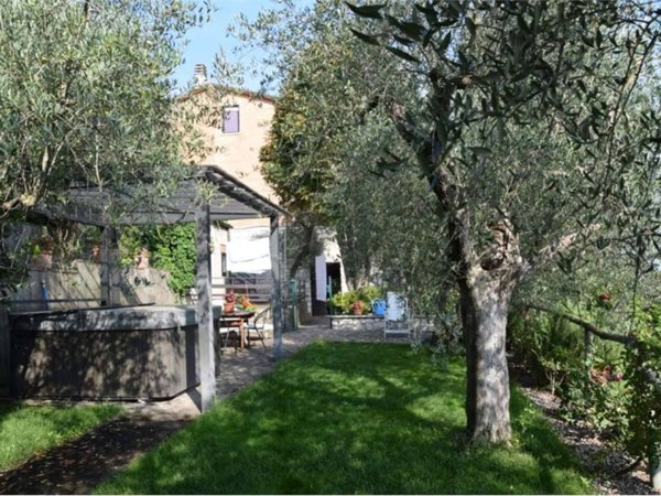 casa indipendente in vendita a Sinalunga